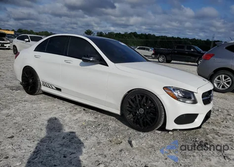 2017 Mercedes-Benz C 300 из США, поврежденный, VIN 55SWF4JB2HU218033